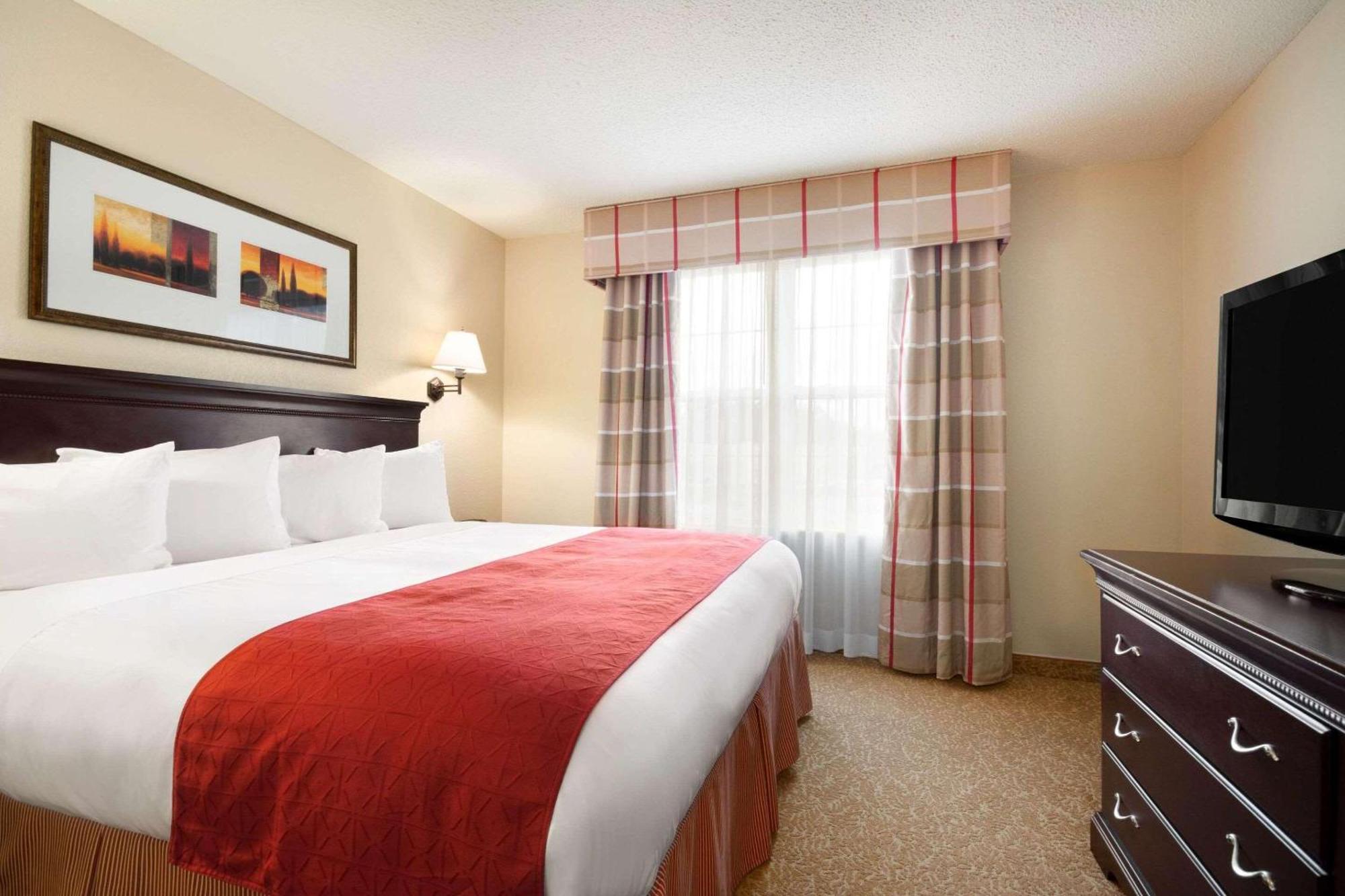 Hotel Country & By Radisson, Norcross, Ga